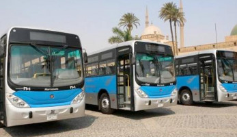 الدفع بـ 30 أتوبيس نقل عام لتقليل كثافة الركاب أمام محطة حلمية الزيتون نتيجة العطل المفاجئ بالمترو