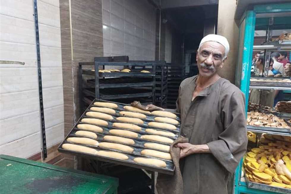 مصادر: التموين تبدأ اليوم صرف حصص دقيق لمخابز العيش السياحي المرخصة