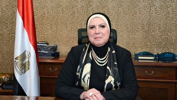 نيفين جامع تصدر قرار بتعديل القواعد المنظمة لتسجيل المصانع المؤهلة لتصدير منتجاتها لمصر