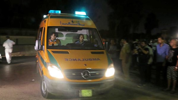إصابة موظف وطفليه في تصادم سيارة ملاكي وموتوسيكل بقنا