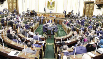 اقتراح برغبة يطالب الحكومة بحظر استخدام الأكياس البلاستيكية لخطورتها