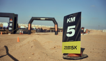 لأول مرة بمحافظة البحر الأحمر.. الجونة تستضيف سباق التحدي العالمي تاف مادر «Tough Mudder» | صور