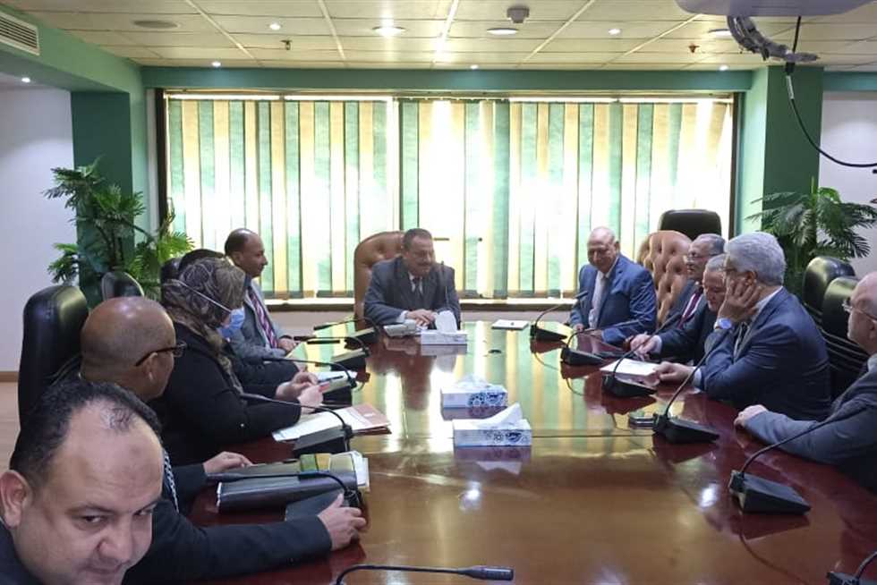 «الضرائب» تعلن تفاصيل الضريبة على الذهب والفضة والأحجار الكريمة
