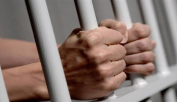حبس عاطلين ضبط بحوزتهما مخدرات داخل سيارة بالشروق