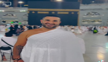 بعد الهجوم عليه.. أحمد سعد يعلق على ظهوره بالوشم خلال تأديته مناسك العمرة