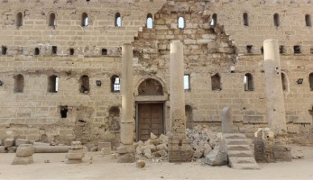 مصدر بالآثار: لم يتم البدء في ترميم سور الدير الأبيض بعد انهياره حتى الآن