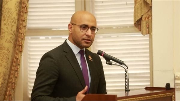 علاء مصطفى يتقدم باقتراح برغبة بشأن إنشاء بنك العيون المصري