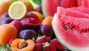 حقيقة انتشار بطيخ وخوخ مسرطن في الأسواق.. "الزراعة" تنفي.. وتؤكد سلامة الفاكهة المصرية.. البحوث الزراعية: شائعات مبالغ فيها ولا داعي للذعر.. وأبو صدام يوجه نصائح للمواطنين بشأن الفاكهة الفاسدة