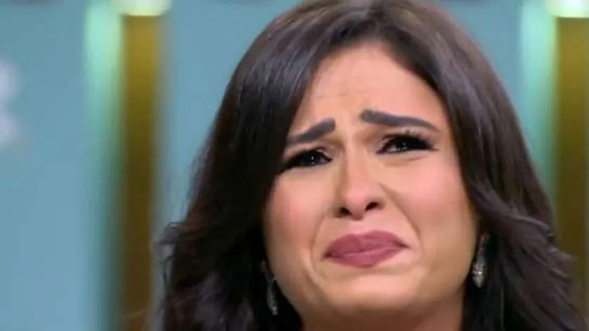 مصدر مقرب من ياسمين عبد العزيز: الفنانة سافرت خارج البلاد لإجراء فحوصات طبية