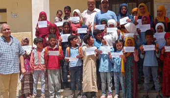 بعد توقفها 18 عامًا.. مدرسة قرية النصر في سفاجا تمنح تلاميذها شهادات «ناجح» (صور)