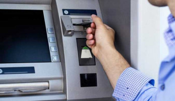خلال أيام عودة رسوم السحب والاستعلام عن الرصيد بالـATM.. رسالة جديدة لعملاء البنوك