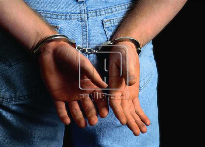 صور سيدات بمحمول في غرفة تغيير الملابس.. تفاصيل ضبط عامل نظافة بالقاهرة