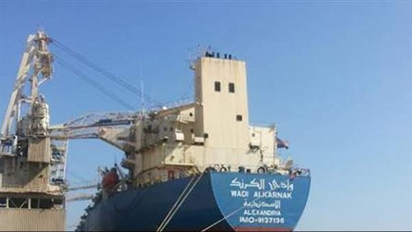 بالصور.. ميناء سفاجا يستقبل 63 ألف طن قمح فرنسي