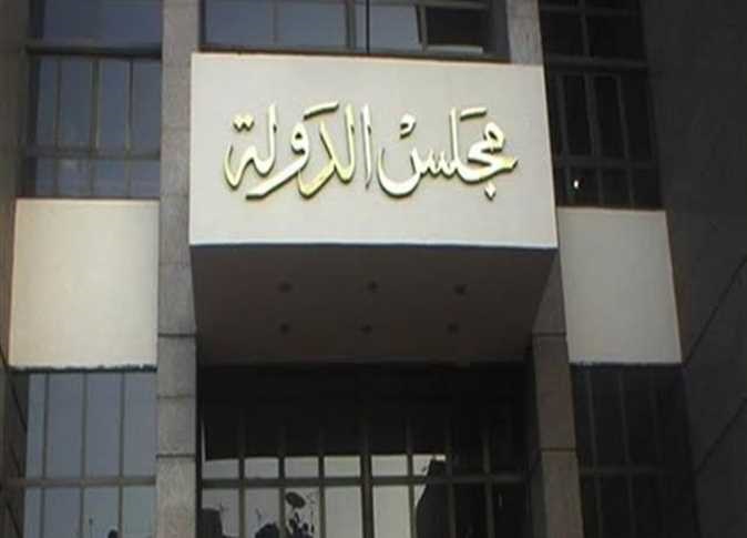 بعد قرار السيسي .. ما أسباب عزل نائب رئيس مجلس الدولة؟