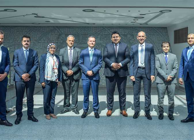 تعاون مشترك بين "المصرية للاتصالات" و"جريد تليكوم" لبناء كابل بحري جديد يربط بين مصر واليونان