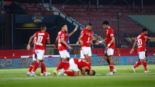 عاجل.. الأهلي يُنهي اتفاقه مع المدير الفني الجديد
