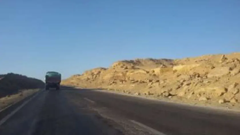 «الطرق والكباري»: الانتهاء من تجديد الطريق الصحراوي الشرقي بالصعيد خلال 4 أشهر