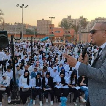 أستاذ الفلسفة صاحب موكب المرسيدي يتحدث