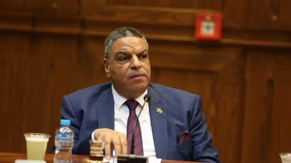 برلماني يطالب بالتوسع في بناء المجمعات الحرفية للحد من وجود المخازن بالكتل السكنية