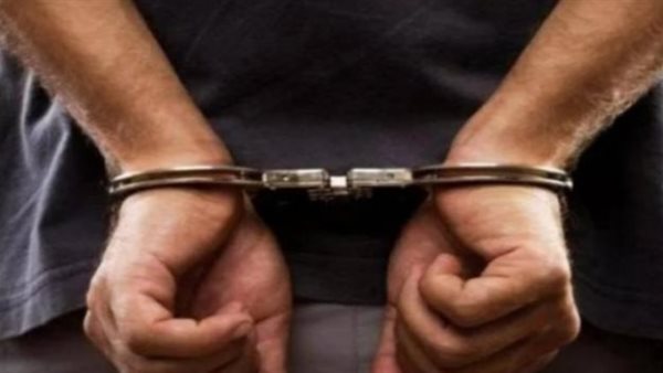 اعترافات عامل استولى على أموال 5 شباب فى باب الشعرية: أوهمتهم بالعمل في الخارج