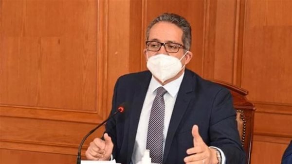 مصادر: وزير السياحة لم يحدد موعد انعقاد العليا للحج والعمرة