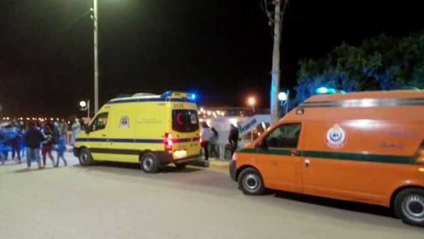 إصابة 7 أشخاص في انقلاب سيارة ملاكي على الطريق الصحراوي بالبحيرة