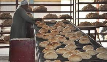 التموين.. تدرس مطلب الشعبة العامة للمخابز ببيع الخبز لغير حاملي البطاقات التموينية