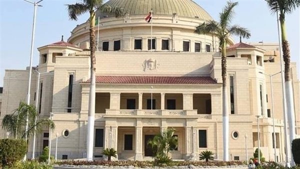رئيس جامعة القاهرة يوجه بسرعة تنفيذ ترشيد استهلاك الكهرباء