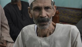 ولا فى الأفلام.. محمد بسطاوى من الأقصر يعود لقريته بعد غياب 41 سنة.. اعرف قصته