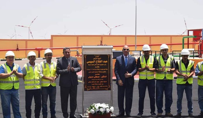 تعرف على أكبر محطة توليد كهرباء من طاقة الرياح بجبل الزيت بمحافظة البحر الأحمر | صور