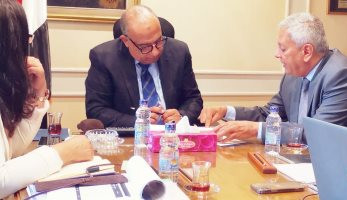 القابضة للأدوية: خطط تصنيع الخامات الدوائية قائمة بالتزامن مع تحديث المصانع