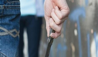 طعنه بمطواة.. إحالة عاطل متهم بقتل صاحب مقهى في المطرية للجنايات