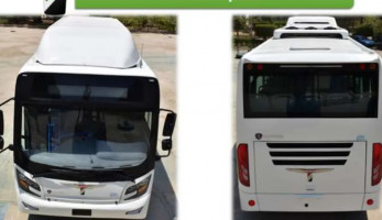 «عصمت» يستعرض نموذجا لحافلة غاز طبيعي من إنتاج شركة النصر للسيارات