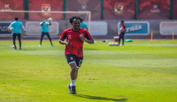 مصدر لمصراوي: تحديد موعد عودة بيرسي تاو لتدريبات الأهلي