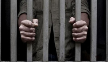 السجن المشدد 10 سنوات لصاحب محل خردة لحيازته 50 لفافة هيروين