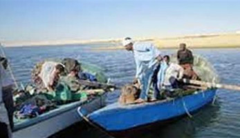 بسبب مياه الصرف والمخلفات الزراعية والنفايات.. أسماك "بحيرة قارون" تختفي