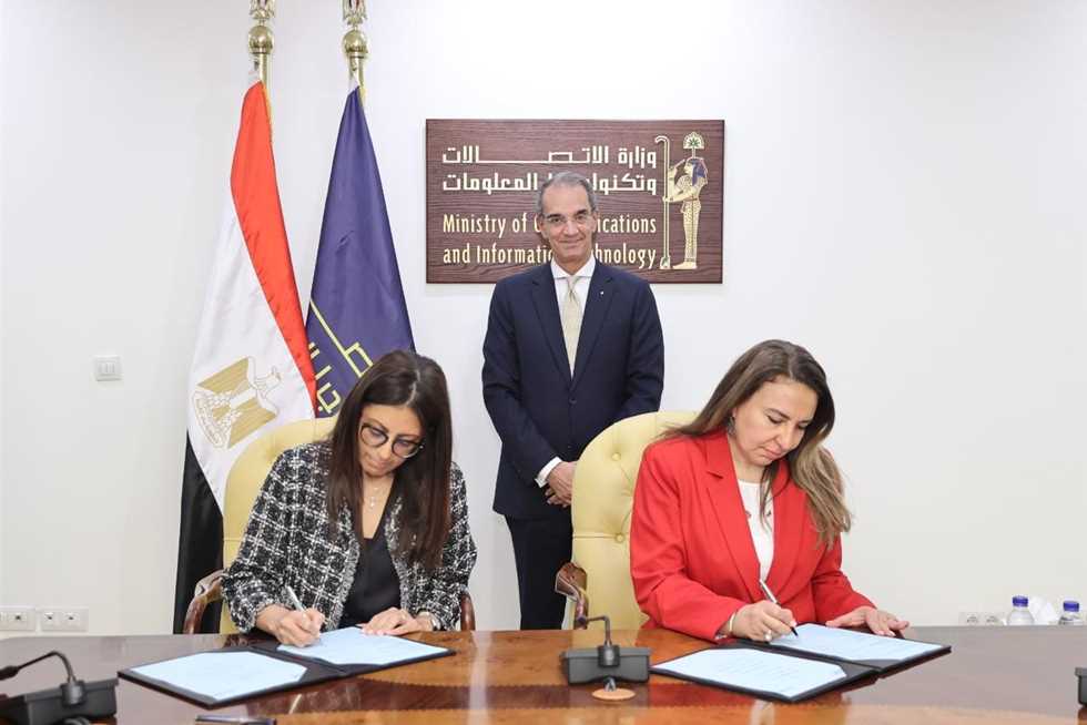 وزير الاتصالات : إتاحة خدمات الإنترنت فائق السرعة لبناء مجتمع رقمى متكامل