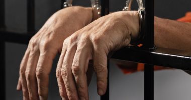 حبس عاطلين 4 أيام لاتهامهما باستغلال الأطفال فى التسول بالجيزة