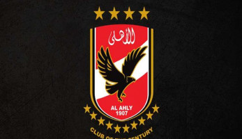 خاص لمصراوي.. "شعار نادي القرن أحدها".. مهام بعثة الأهلي للاجتماع بشركة الملابس