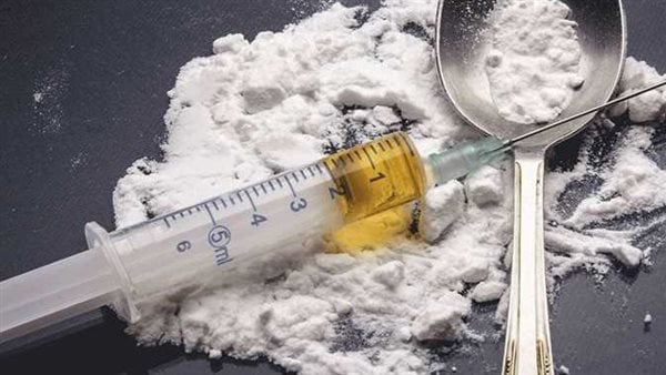 المؤبد وغرامة 100 ألف جنيه لعاطل متهم بتصنيع مواد مخدرة والاتجار فيها