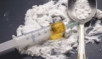المؤبد وغرامة 100 ألف جنيه لعاطل متهم بتصنيع مواد مخدرة والاتجار فيها