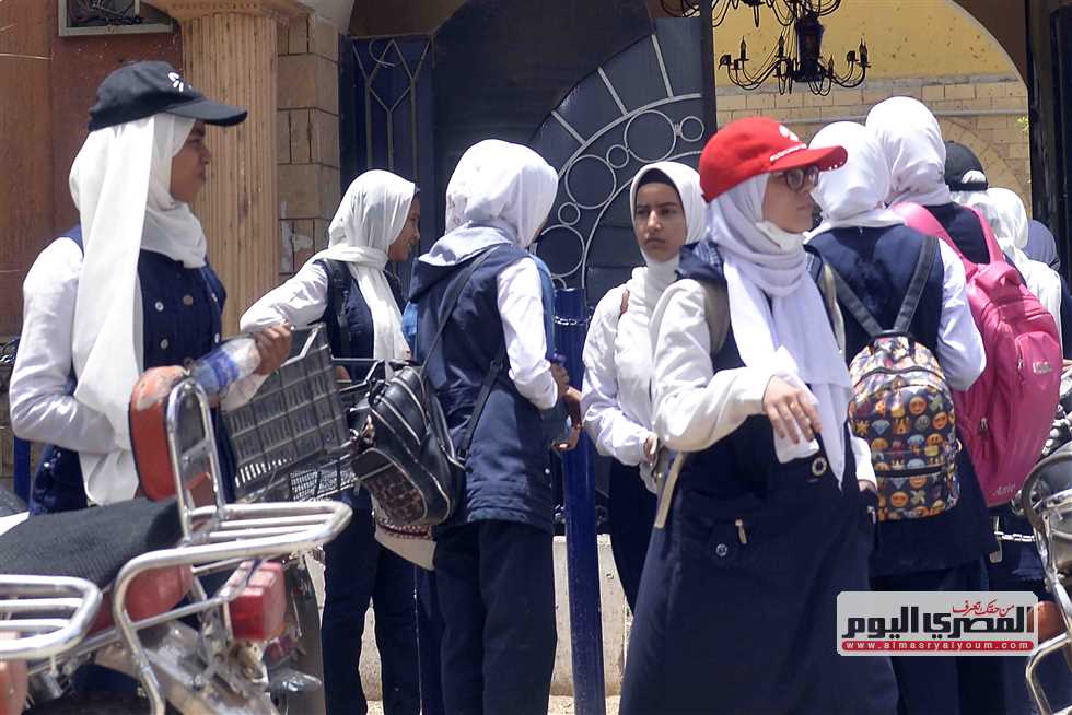 كيفية وضع أسئلة امتحانات طلاب الصف الأول والثانى الثانوى 2023؟.. مصدر بالتعليم يوضح