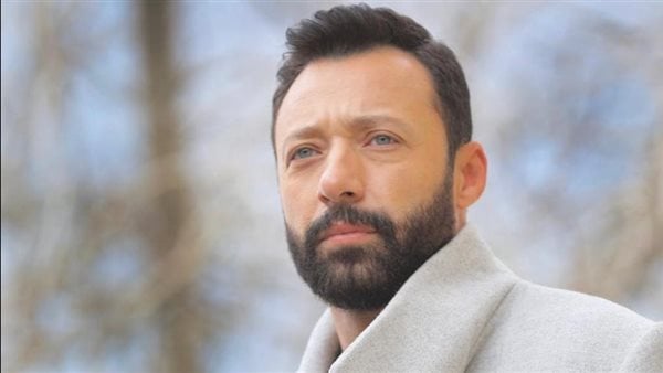 أحمد فهمي خارج السباق الرمضاني بسبب "بين السطور"