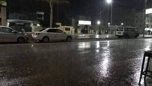 أمطار متقطعة على شوارع قرى ومدن دمياط.. وحملات لكسح المياه