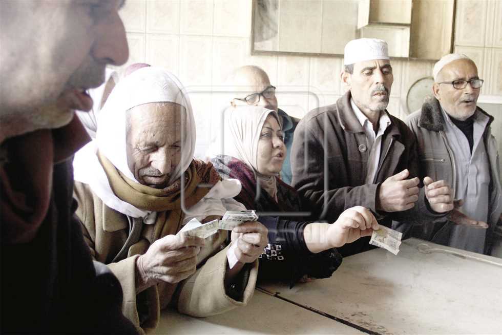 طلب إحاطة بشأن معاناة الطبقة المتوسطة: تقاوم من أجل البقاء والحفاظ عليها «صمام أمان»