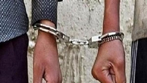 القبض علي عاطلين بتهمة سرقة فلنكات السكة الحديد في التبين
