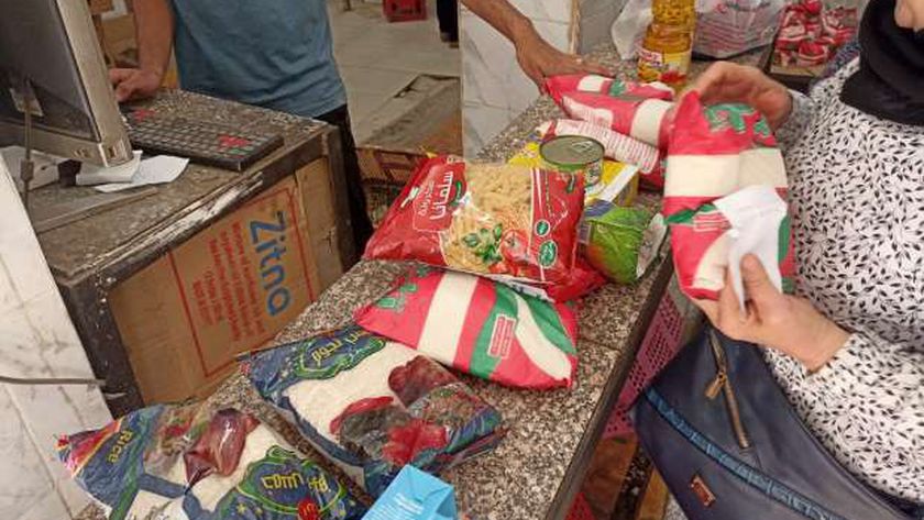 «التموين»: ثبات أسعار 31 سلعة مدعمة على البطاقات
