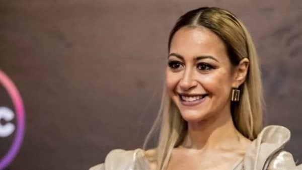 تأجيل مسرحية منة شلبى «ساعة حظ» حتى إشعار آخر