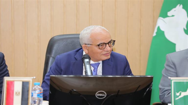يغيب لعدة أيام.. وزير التعليم يجري عملية جراحية