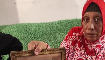 بعد 30 عاما من الغياب.. سيدة من البحيرة تعثر على ابنيها بالصدفة.. صور